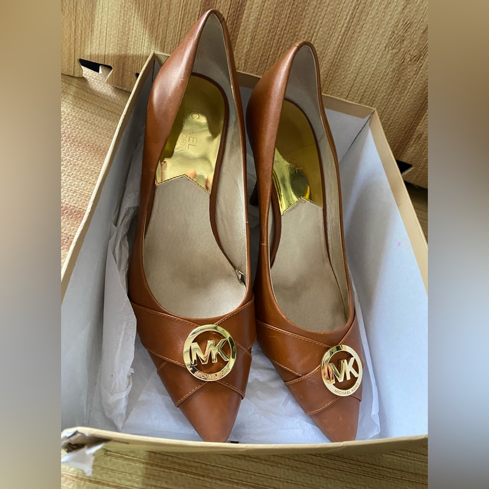 COPY - MICHAEL Michael Kors Pointed Toe Heels. Size 10